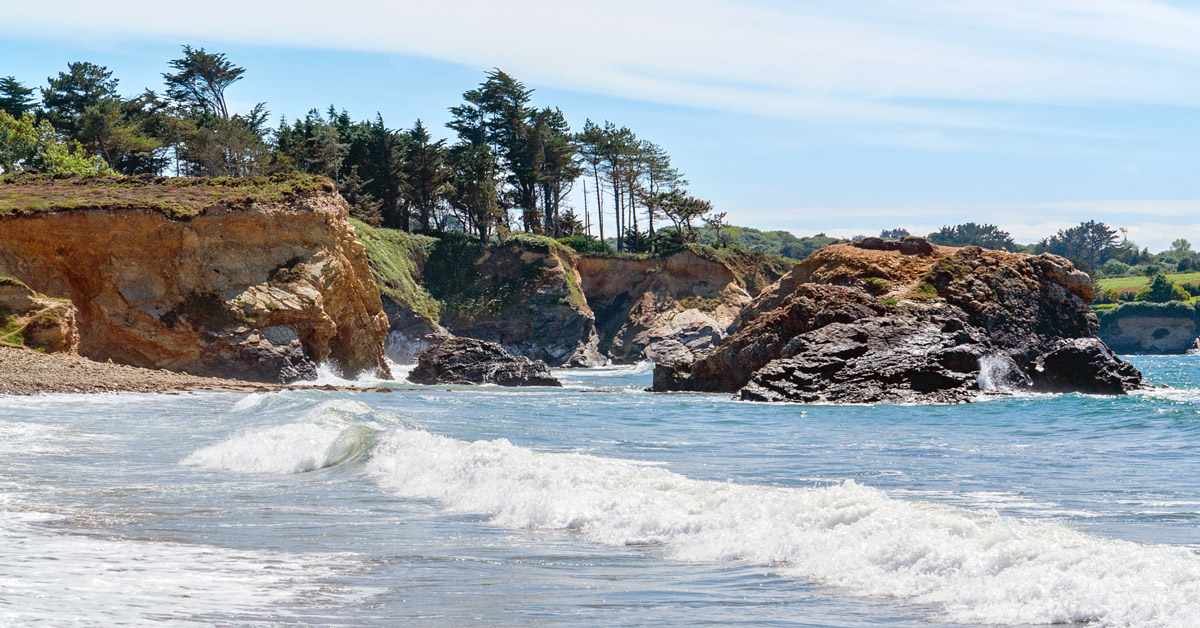 waves crashing onto the shore on the Crozon Peninsula in France